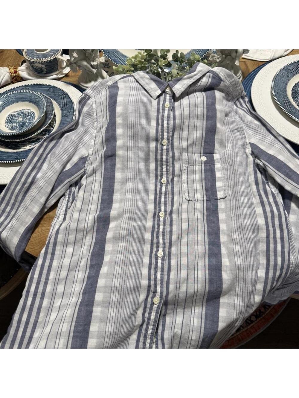 Banana Republic Women's Blue and white button down - Picture 3 of 3